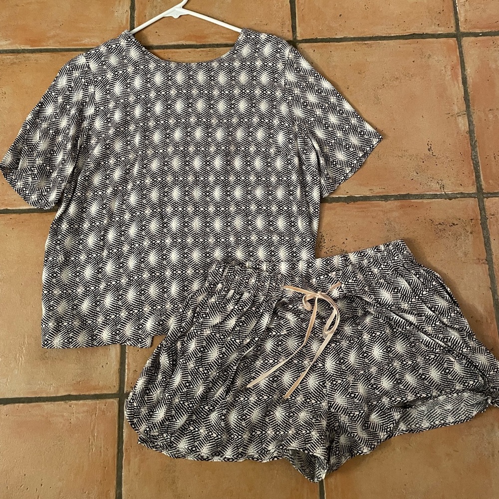 Forever 21 top/short set, printed & pleat details. Top size sm & shorts size xs